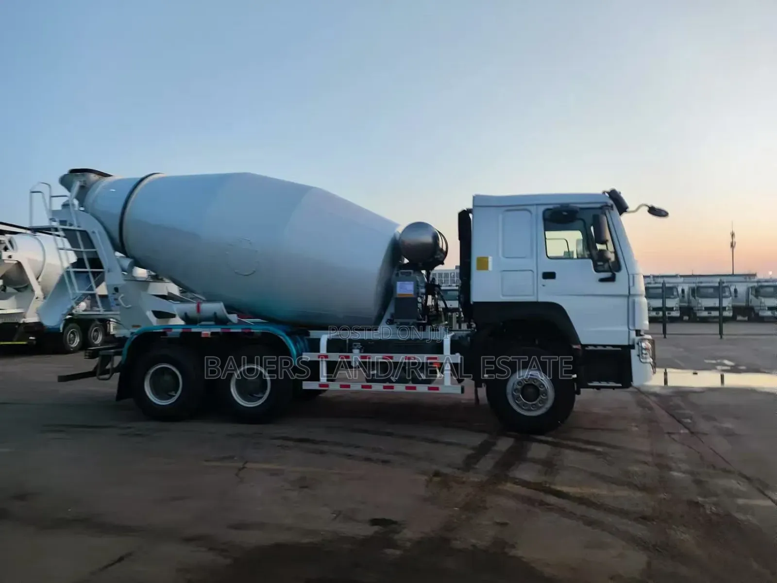 New HOWO 8x4 Concrete Mixer Truck