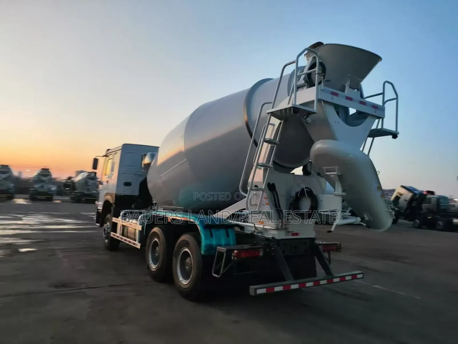 New HOWO 8x4 Concrete Mixer Truck