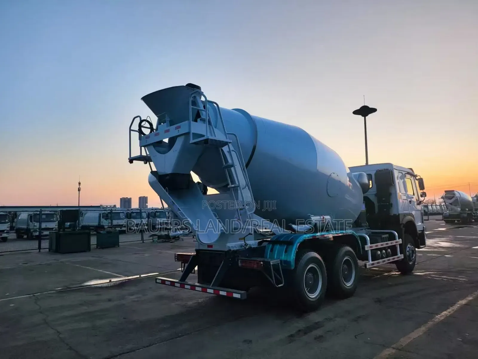 New HOWO 8x4 Concrete Mixer Truck