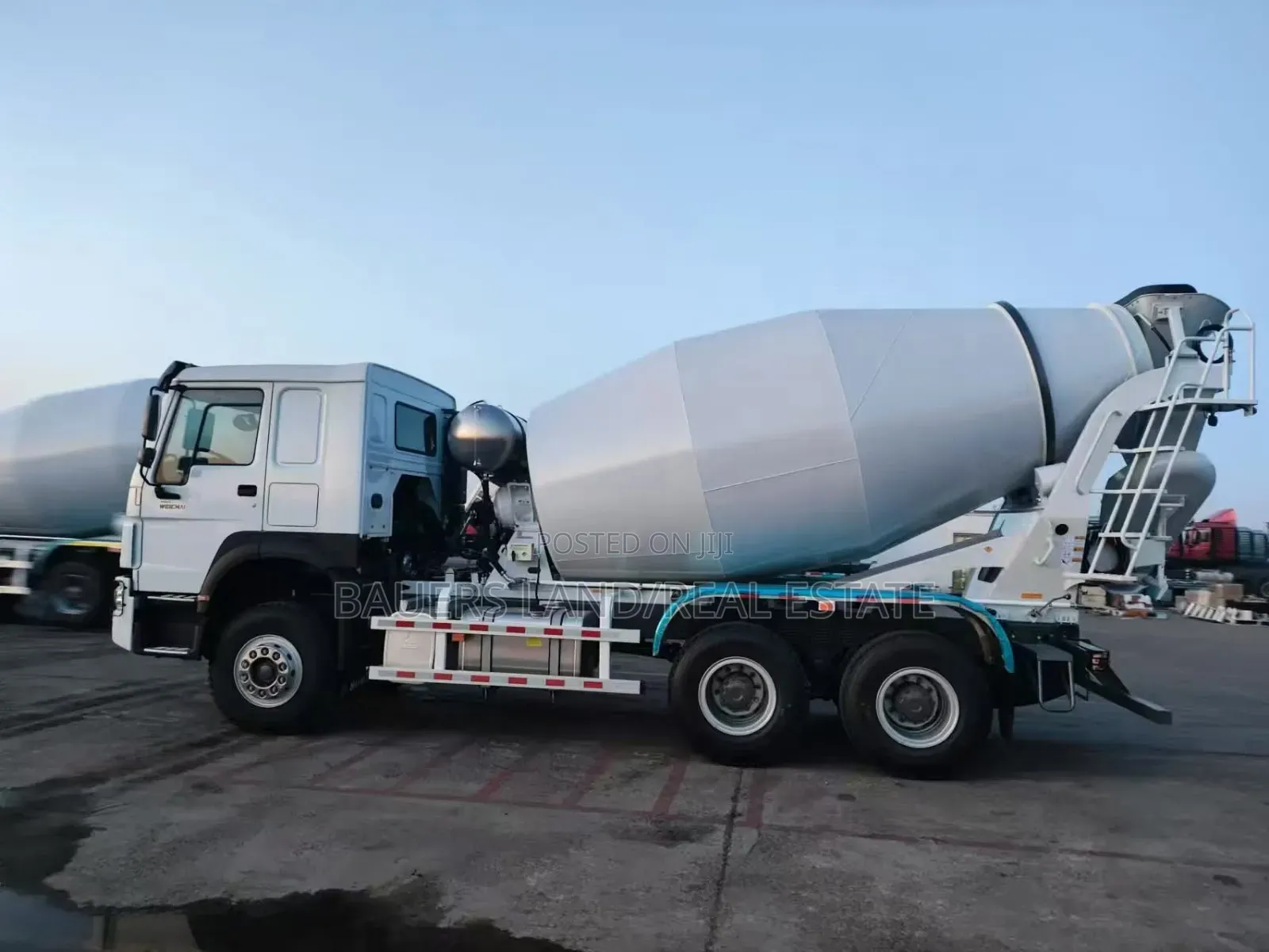 New HOWO 8x4 Concrete Mixer Truck
