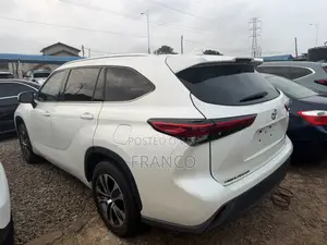 Toyota Highlander XLE 2022 White