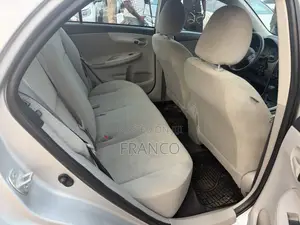 Toyota Corolla LE 4dr Sedan (1.8L 4cyl 4A) 2013 Silver
