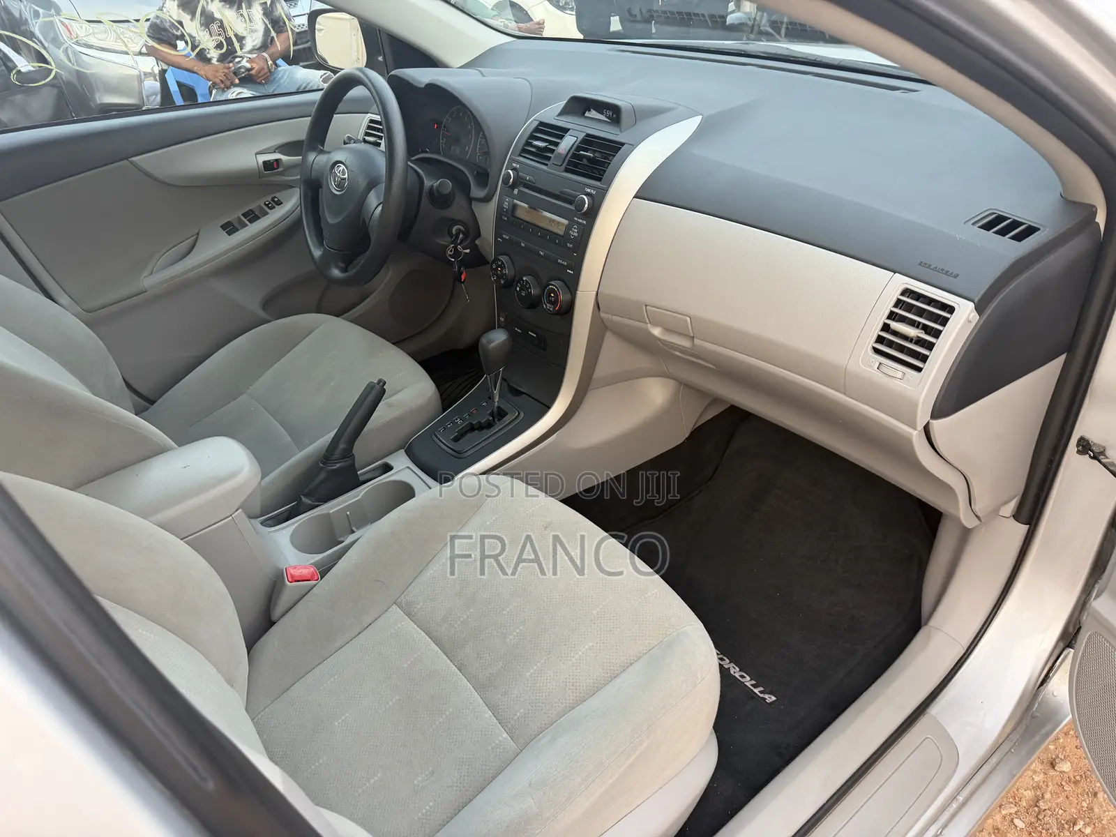 Toyota Corolla LE 4dr Sedan (1.8L 4cyl 4A) 2013 Silver