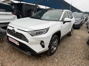Toyota RAV4 XLE 2022 White