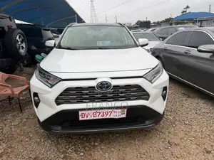 Toyota RAV4 XLE 2022 White