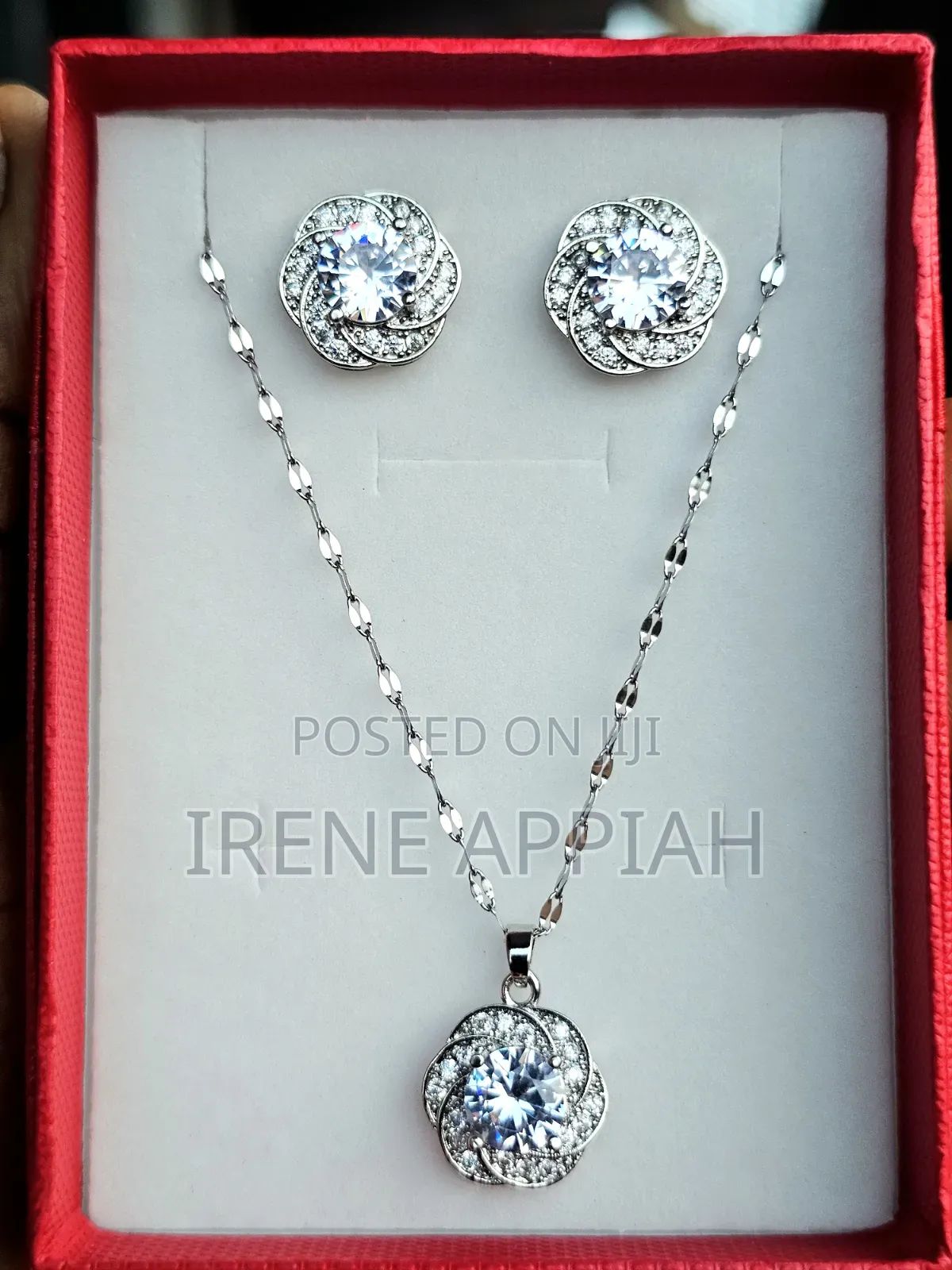 Pretty Jewellery Set for Her