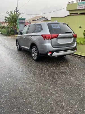 Mitsubishi Outlander 2020 Gray