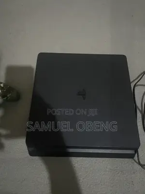 Play Station 4 Slim