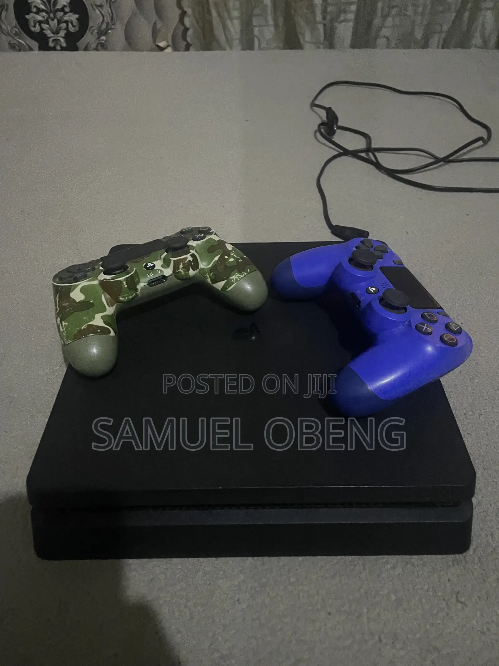 Play Station 4 Slim