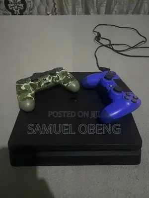 Play Station 4 Slim