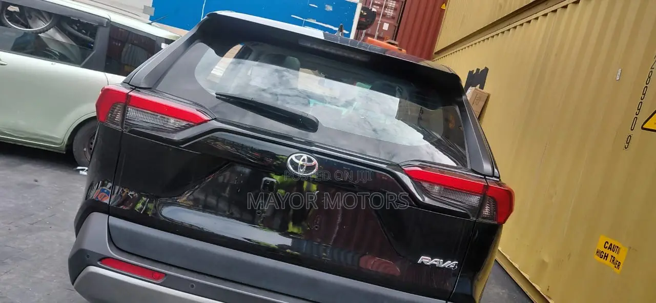 Toyota RAV4 LE 2022 Black