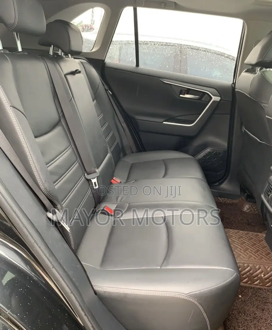 Toyota RAV4 LE 2022 Black