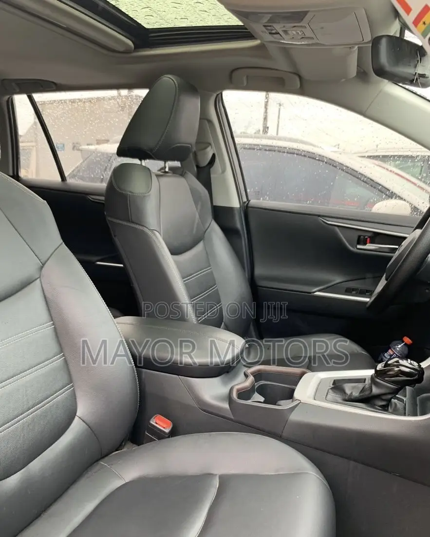 Toyota RAV4 LE 2022 Black