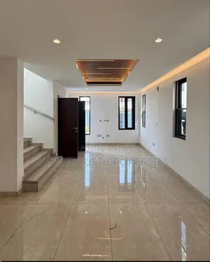 3bdrm Duplex in Ashaley Botwe, School Junction for sale