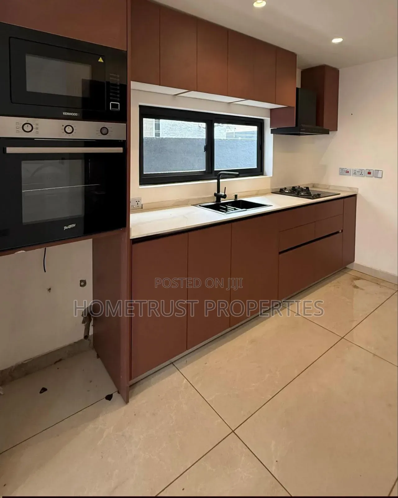 3bdrm Duplex in Ashaley Botwe, School Junction for sale