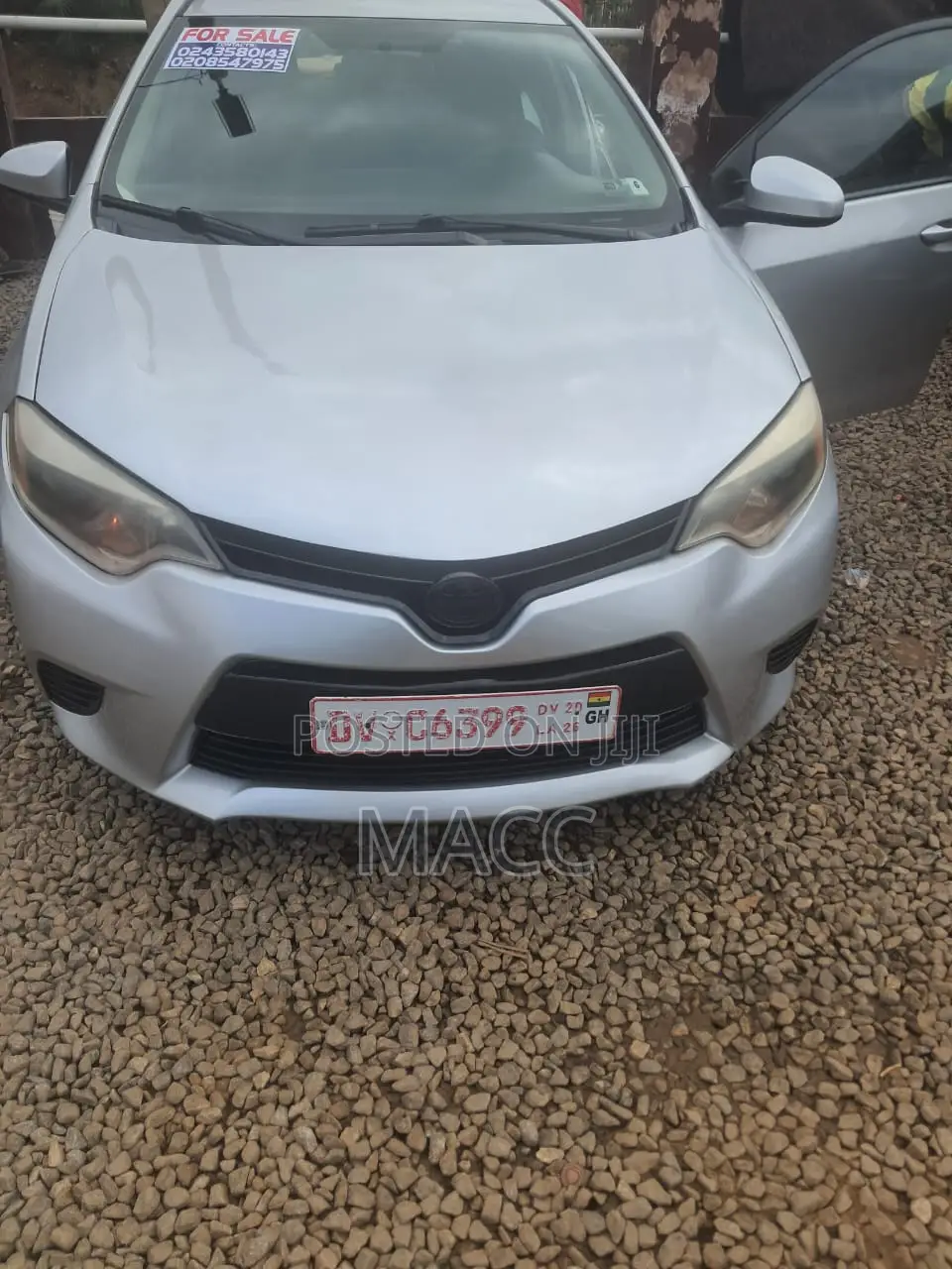 Toyota Corolla LE 4dr Sedan (1.8L 4cyl CVT) 2014 Silver