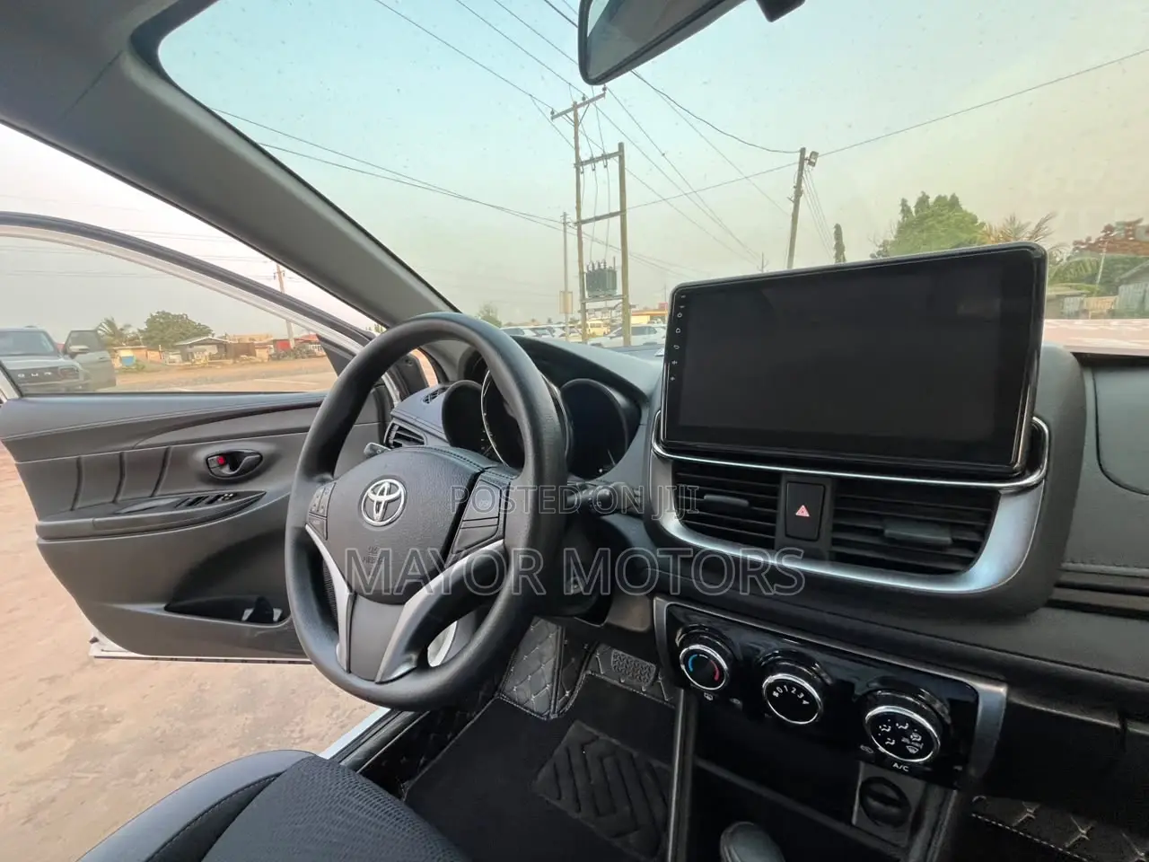 Toyota RAV4 LE FWD 2023 White