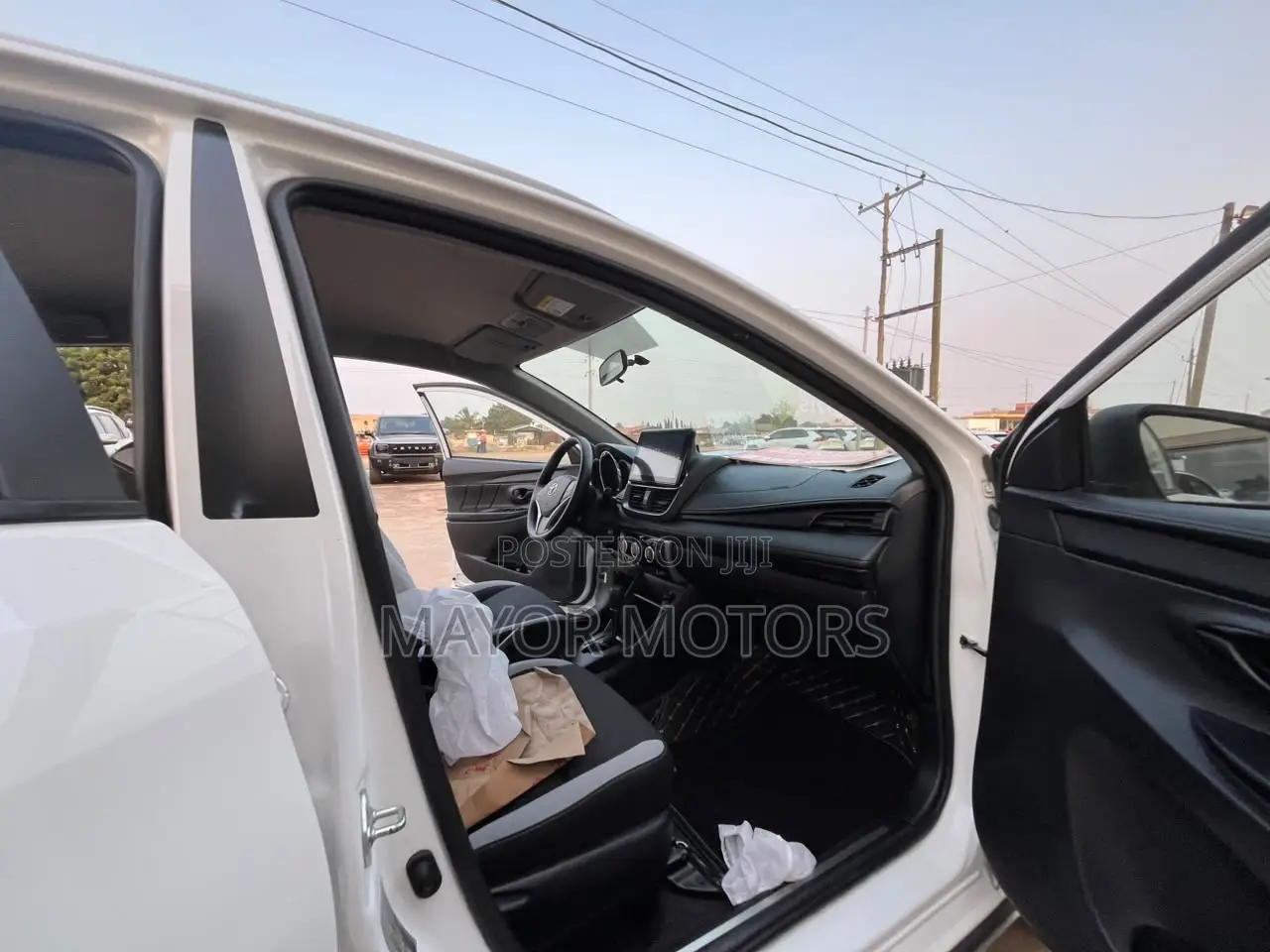 Toyota RAV4 LE FWD 2023 White