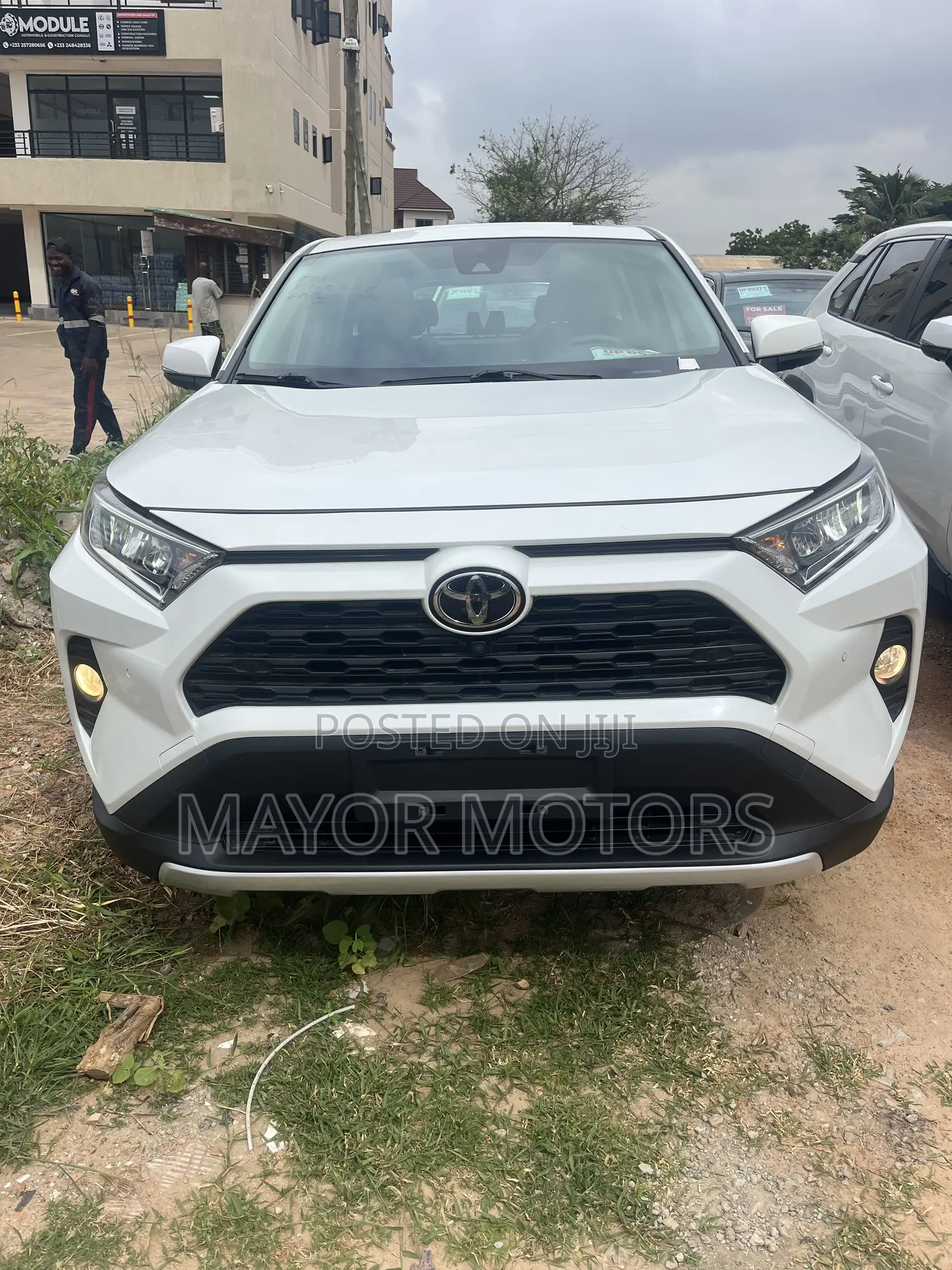 Toyota RAV4 LE FWD 2023 White