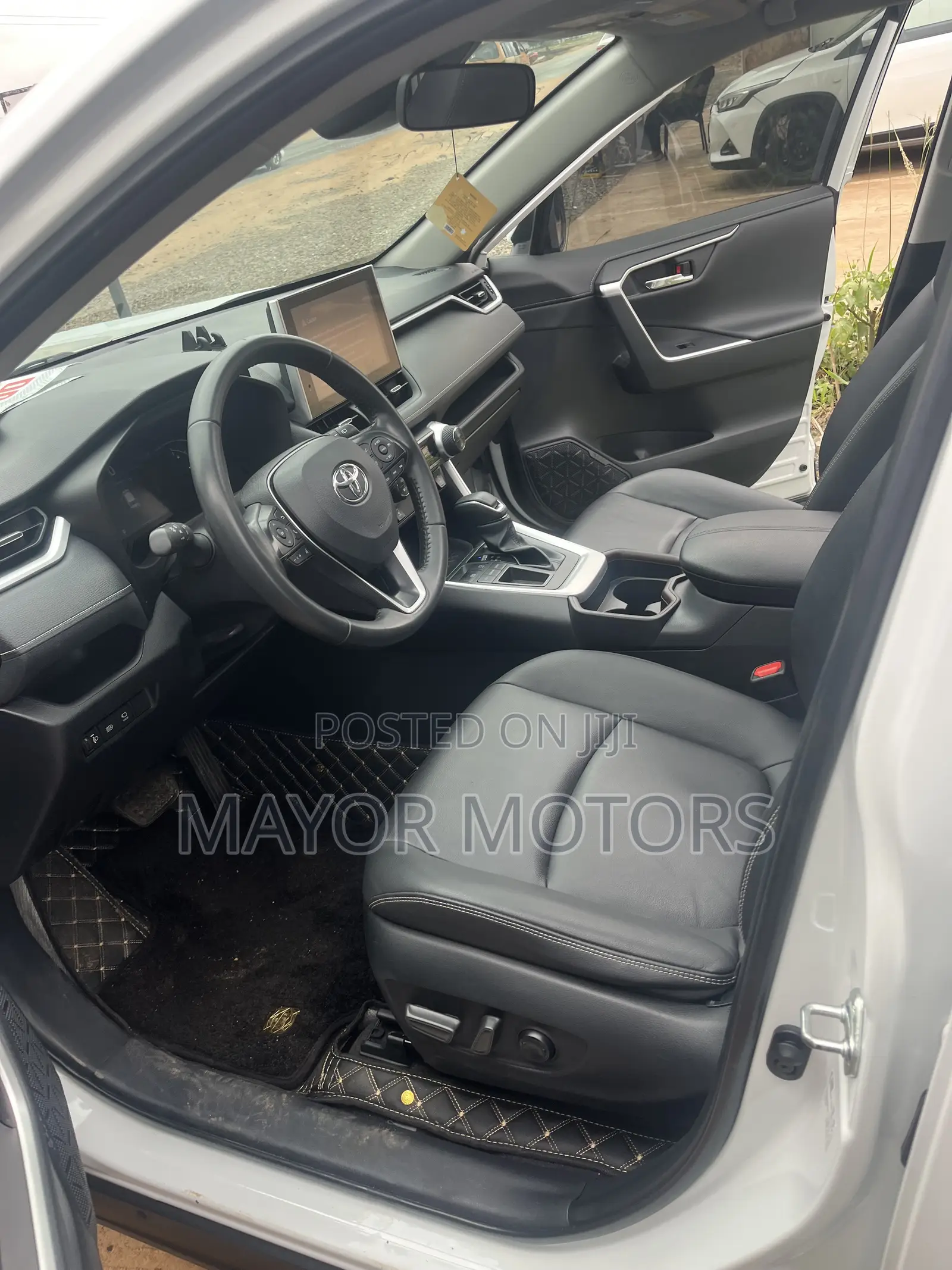 Toyota RAV4 LE FWD 2023 White