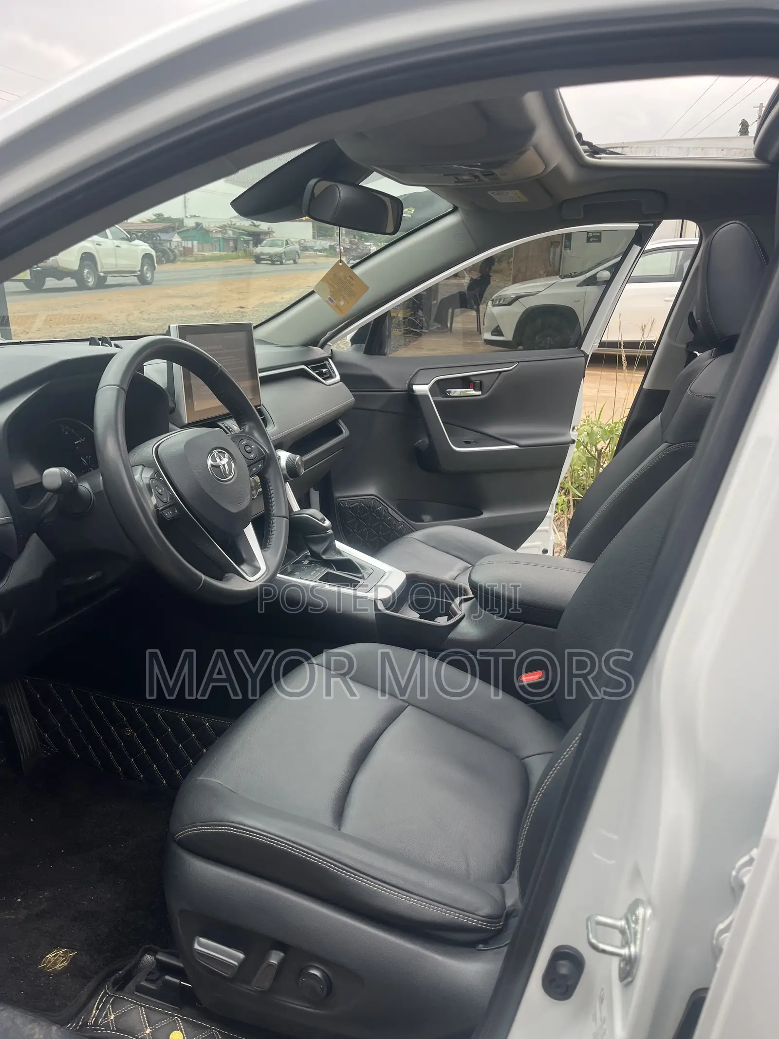 Toyota RAV4 LE FWD 2023 White