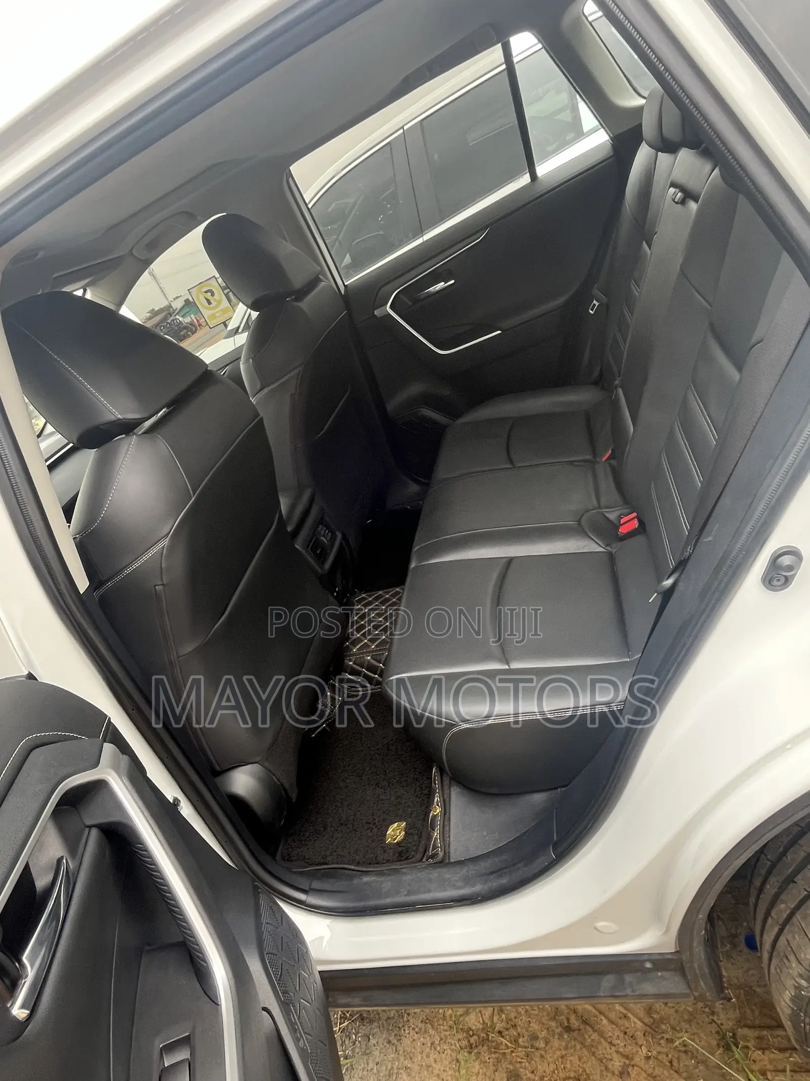 Toyota RAV4 LE FWD 2023 White
