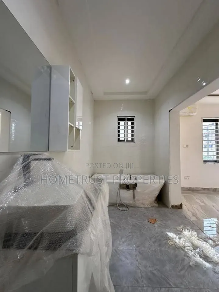 3bdrm Duplex in Ashaley Botwe, School Junction for sale