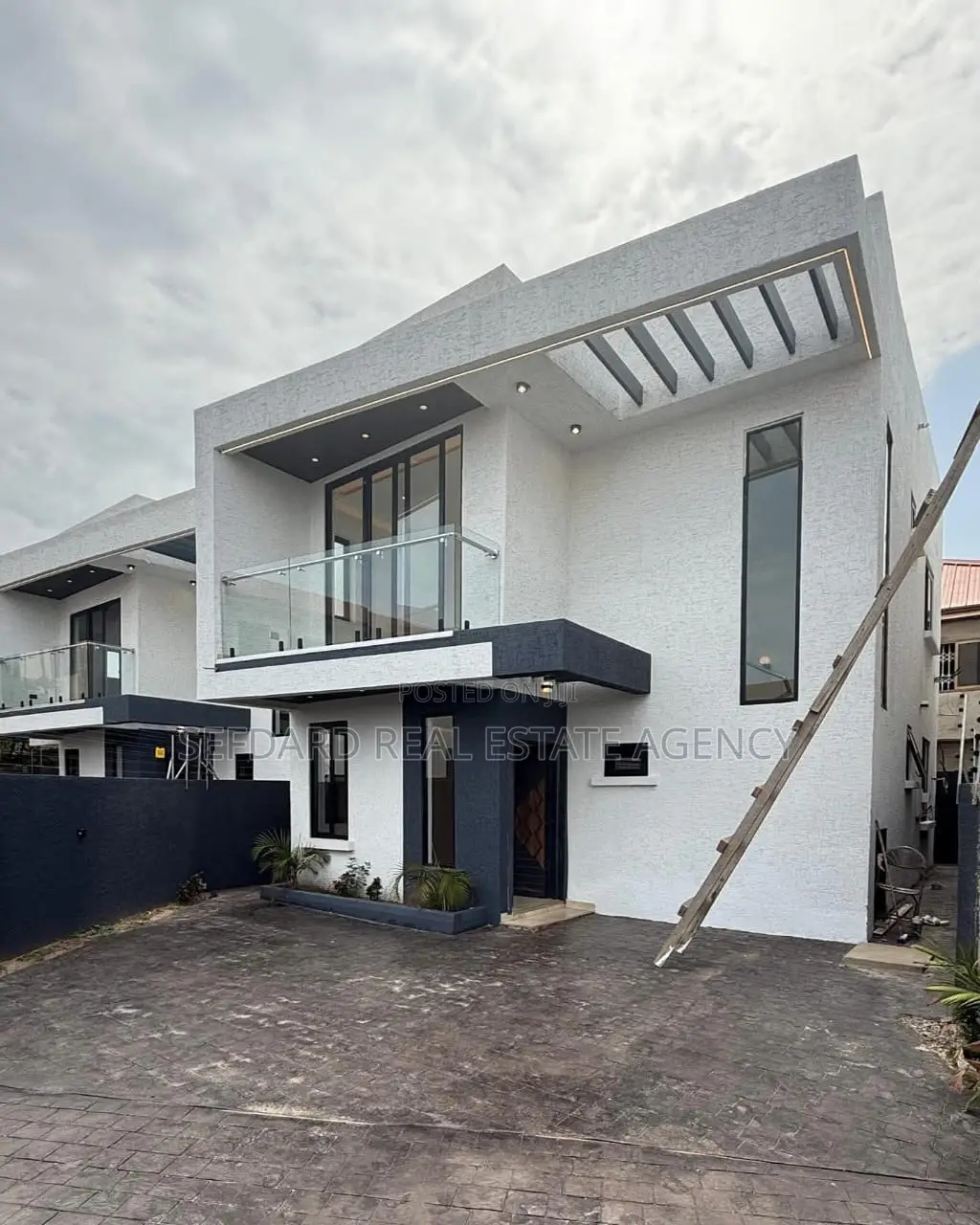 3bdrm Duplex in Sefdard Properties, Ashaley Botwe for sale