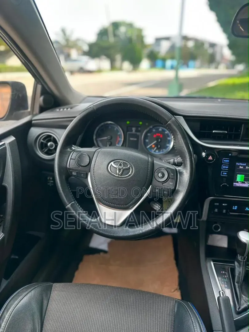 Toyota Corolla 2019 Brown