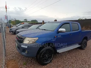 Toyota Hilux 2015 Blue