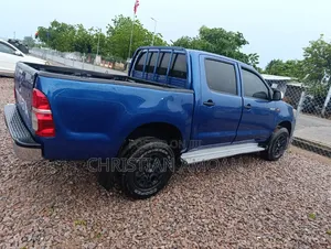 Toyota Hilux 2015 Blue