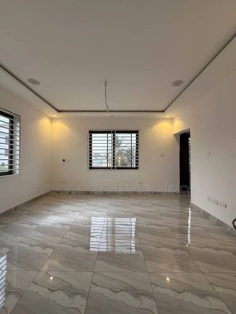 3bdrm Duplex in Sefdard Properties, Ashaley Botwe for sale