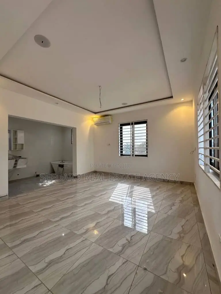 3bdrm Duplex in Sefdard Properties, Ashaley Botwe for sale