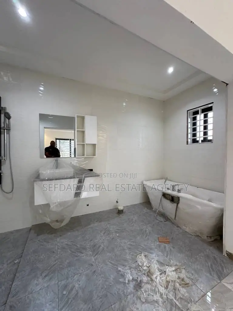 3bdrm Duplex in Sefdard Properties, Ashaley Botwe for sale