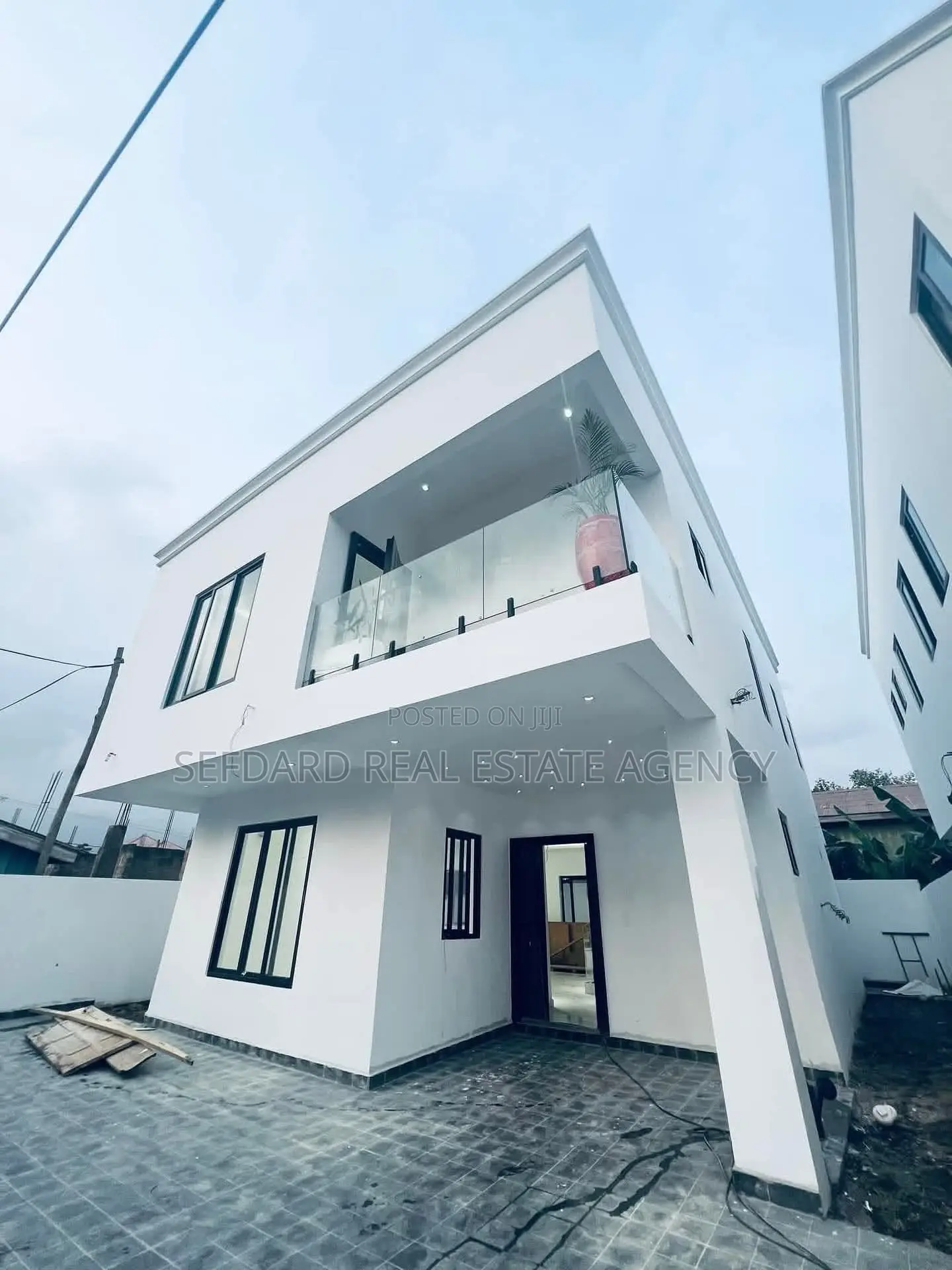 3bdrm Duplex in Sefdard Properties, East Legon for sale