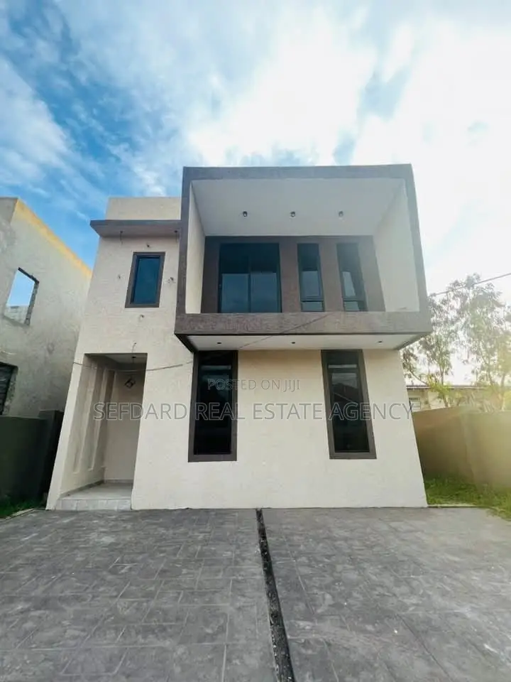 3bdrm Duplex in Sefdard Properties, East Legon for sale