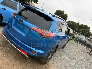 Toyota RAV4 LE AWD 2019 Blue