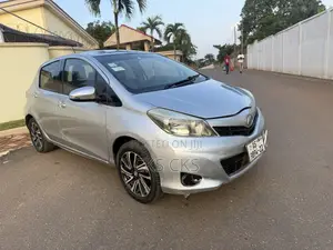 Toyota Vitz 2013 Silver