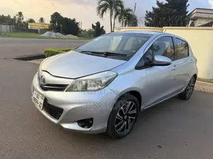 Toyota Vitz 2013 Silver