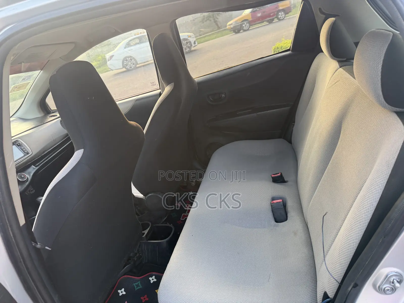 Toyota Vitz 2013 Silver