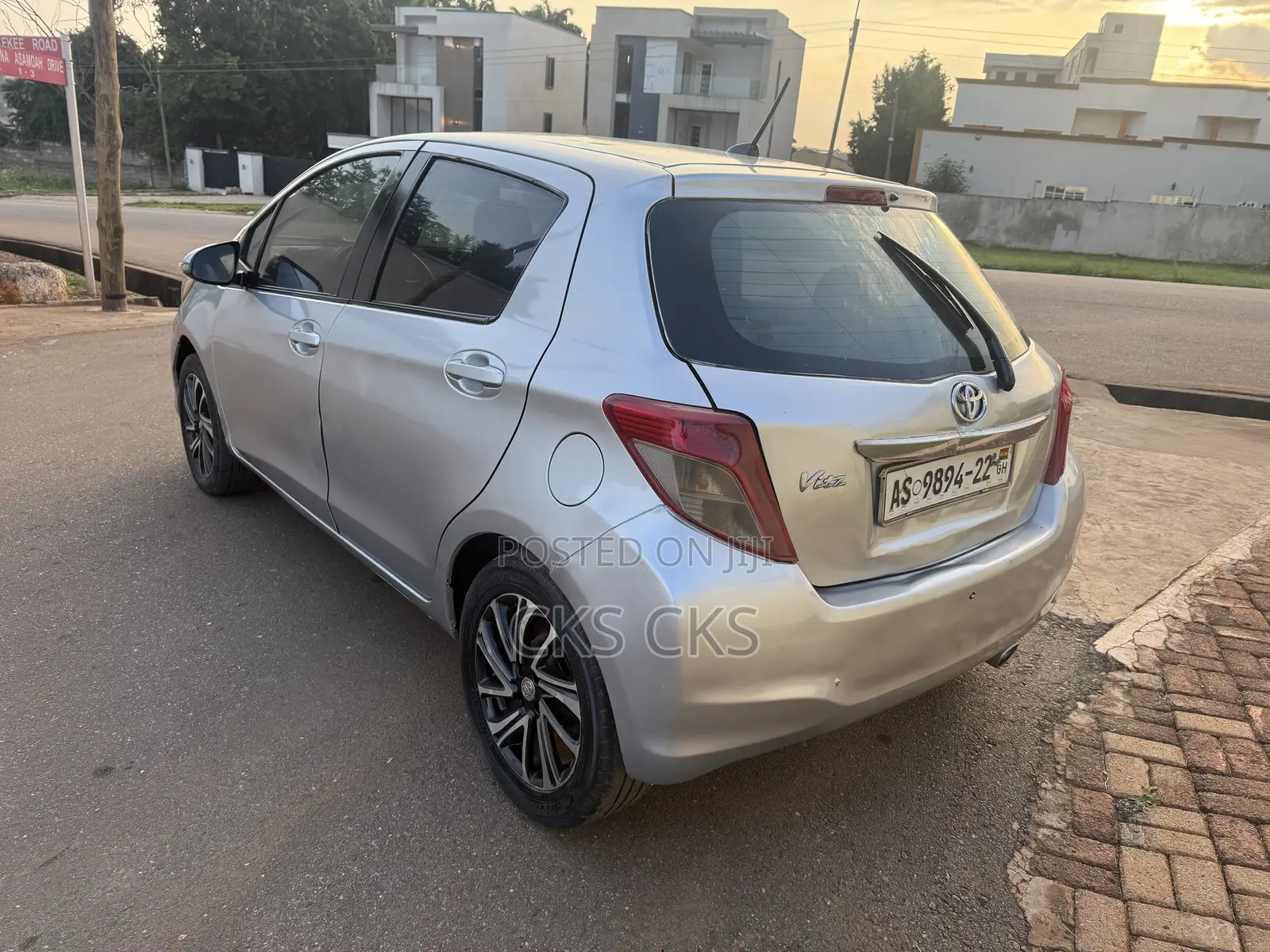Toyota Vitz 2013 Silver
