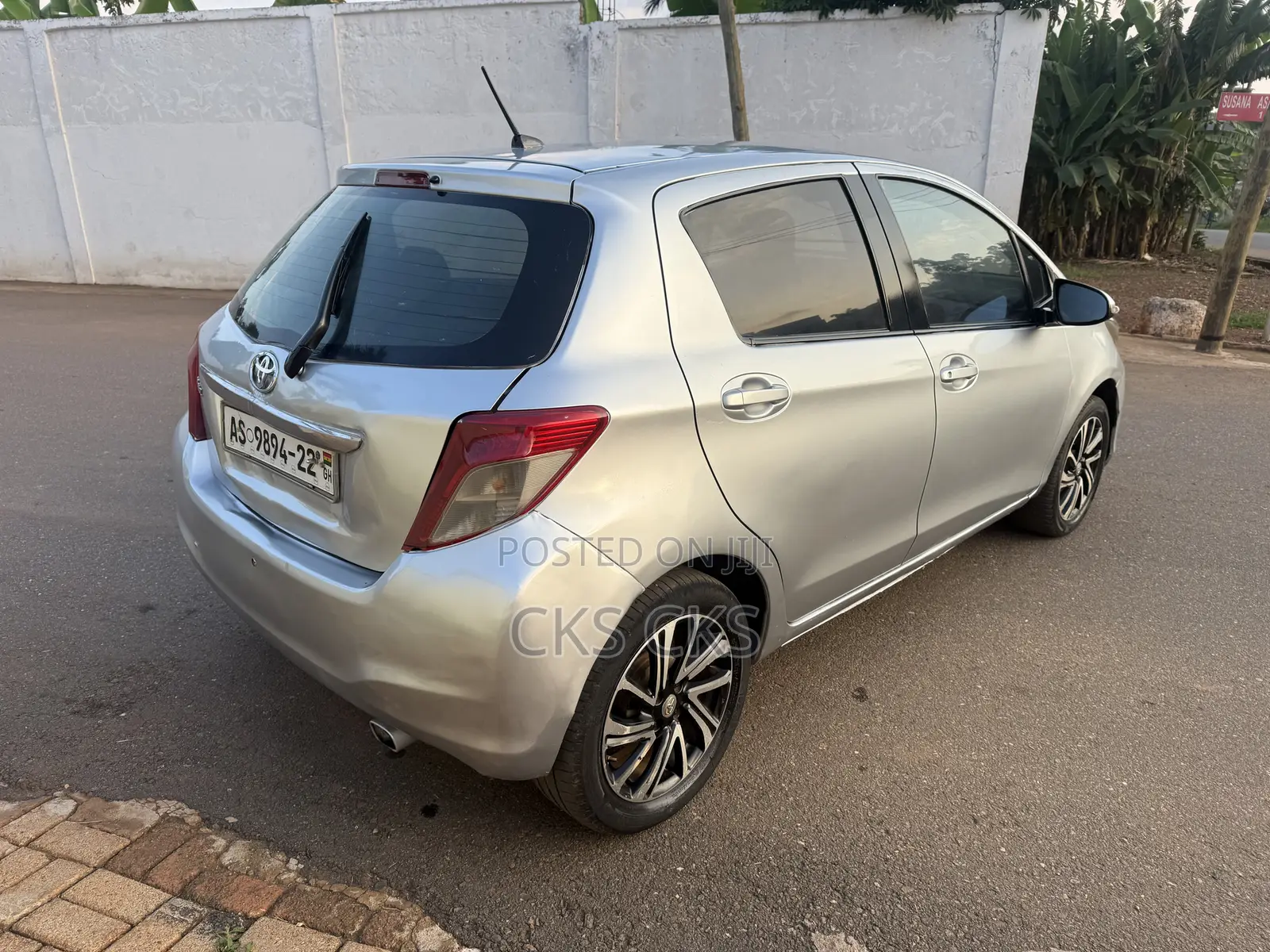 Toyota Vitz 2013 Silver