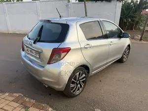 Toyota Vitz 2013 Silver
