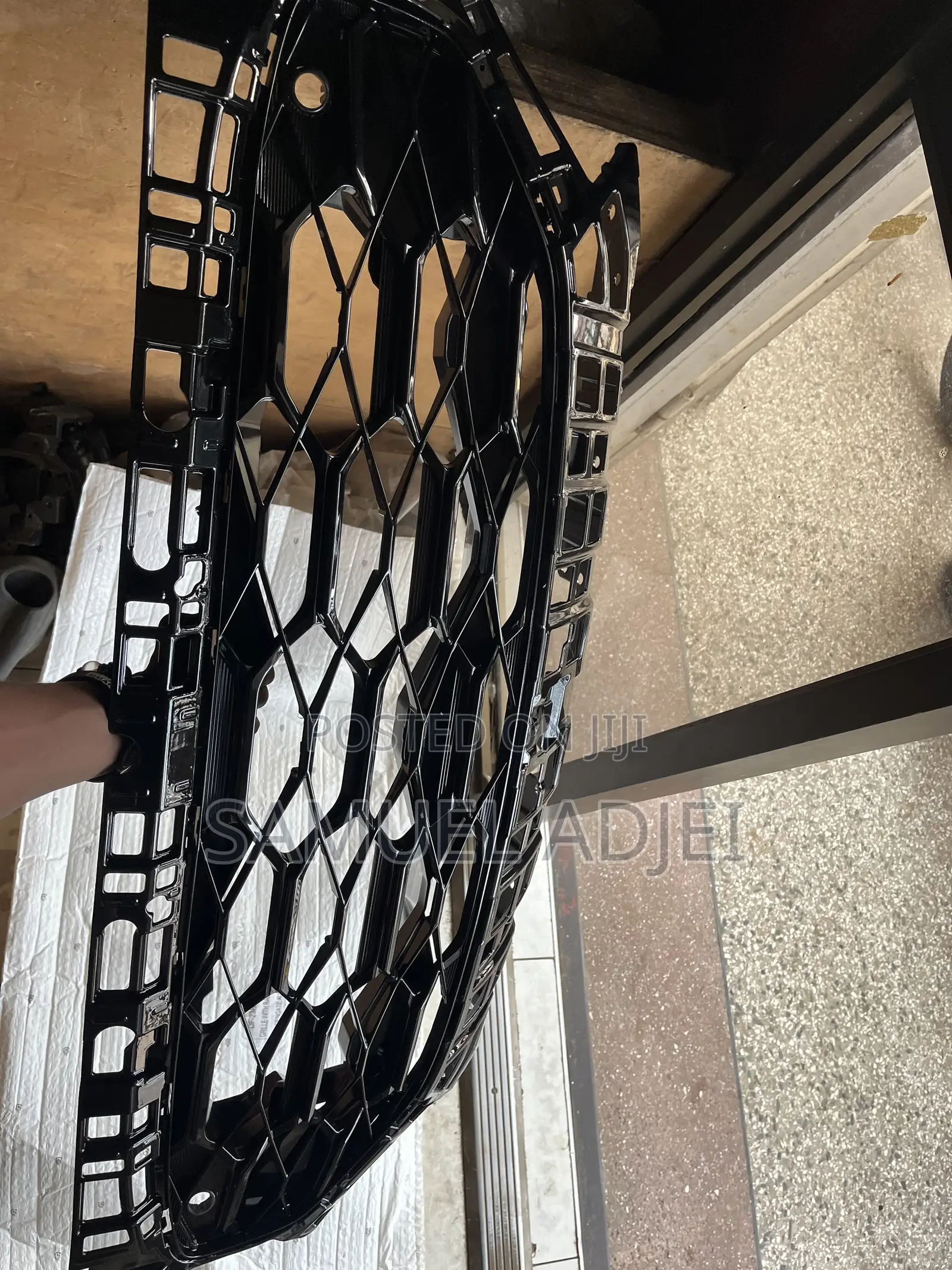 Honda HRV-23 Grille