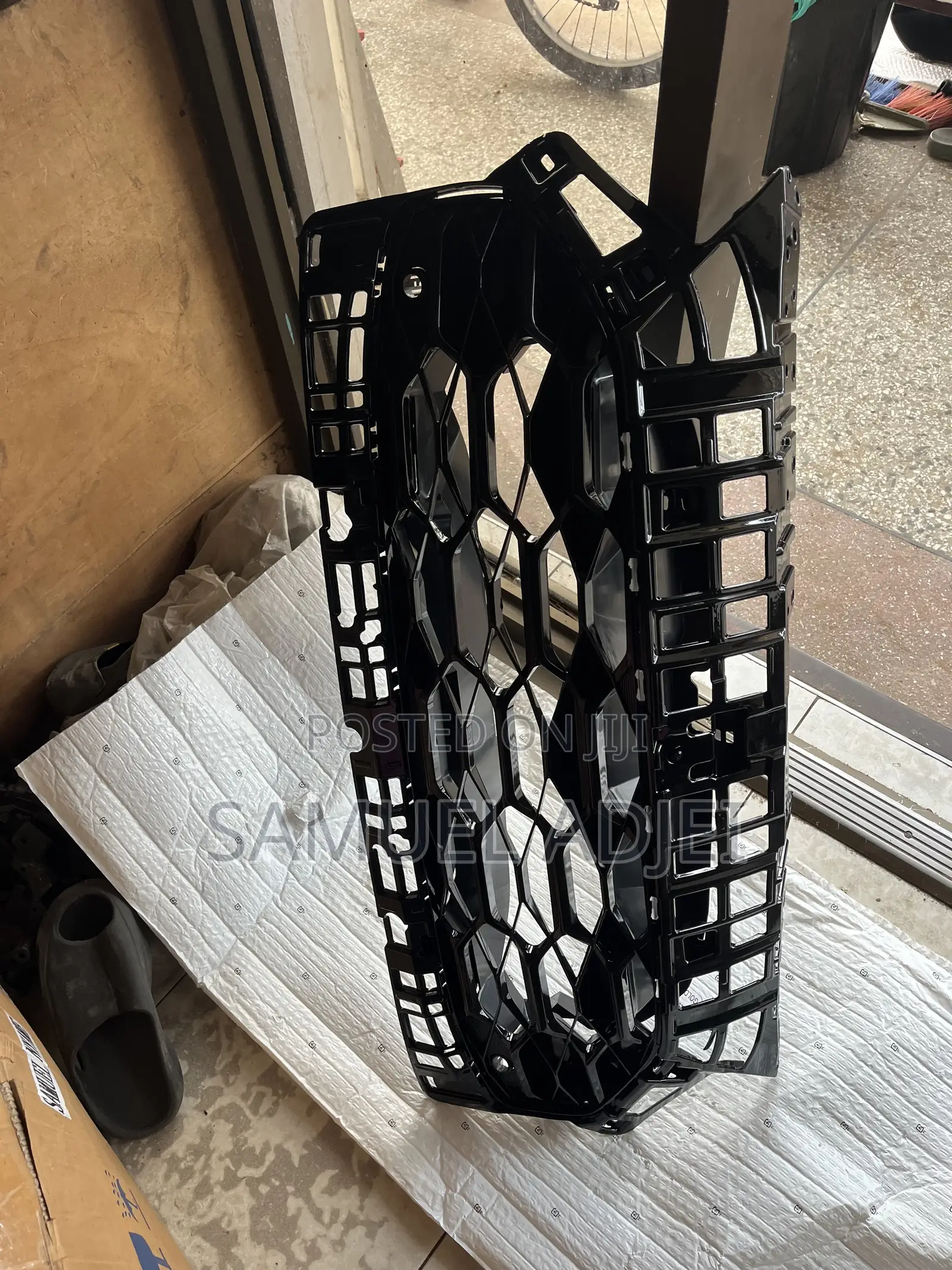 Honda HRV-23 Grille
