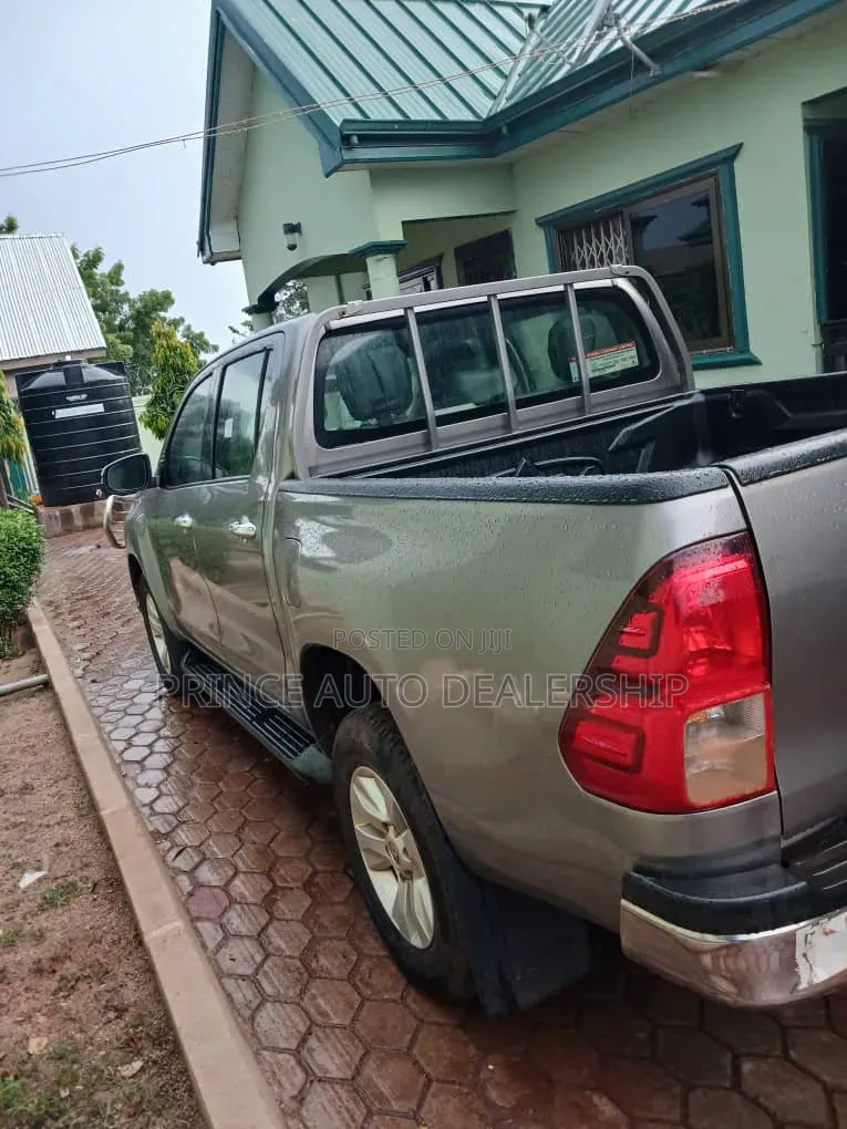 Toyota Hilux 2021 Silver