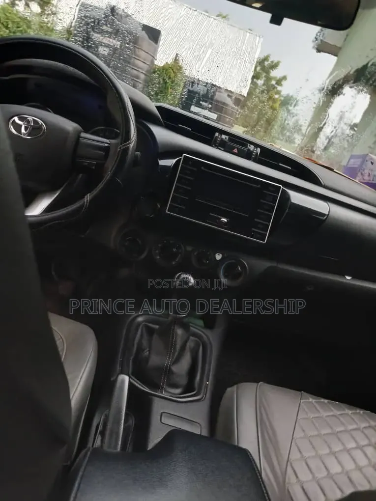 Toyota Hilux 2021 Silver