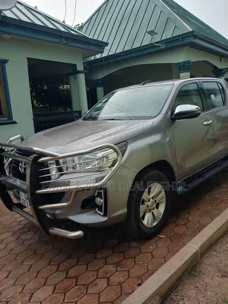 Toyota Hilux 2021 Silver