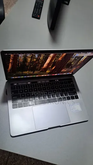 Laptop Apple MacBook Pro 2018 16GB Intel Core i7 SSD 1T