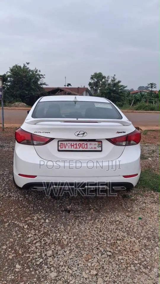 Hyundai Elantra SE 4dr Sedan (1.8L 4cyl 6A) 2015 White